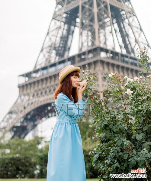 草帽上插满玫瑰花代表什么？它的含义是什么？