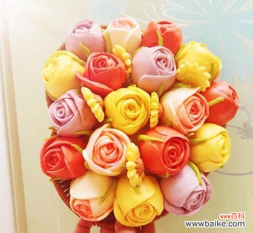 结婚时用玫瑰花面食有何寓意？它象征着什么？