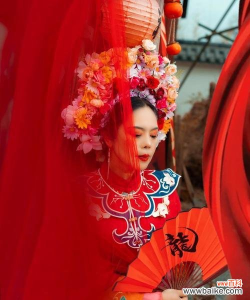 簪花新娘的寓意是什么？它在婚礼中扮演什么角色？