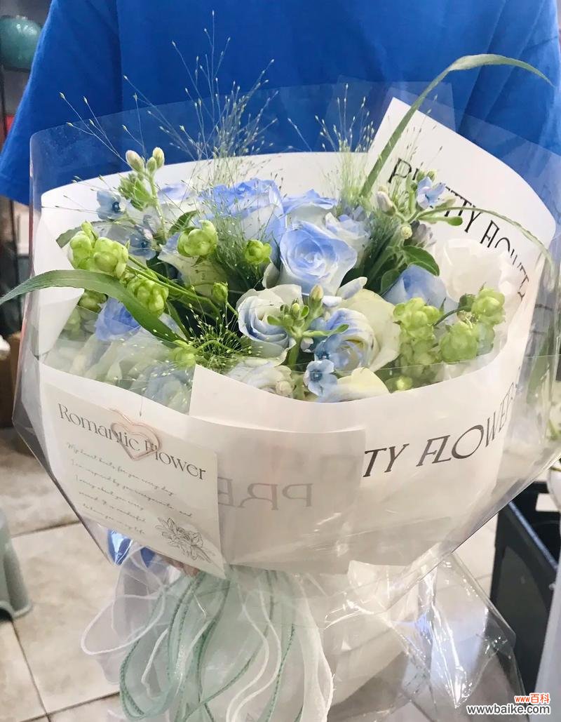 男朋友送粉玫瑰和白玫瑰是什么意思？