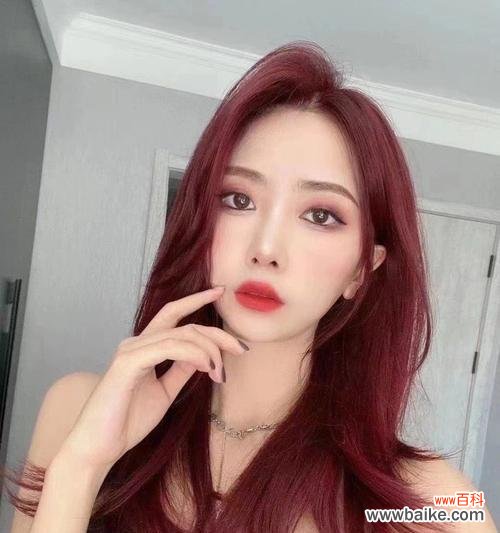 玫瑰粉色染发代表什么情感？