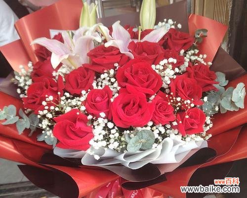 十八朵粉色玫瑰花的花语是什么？