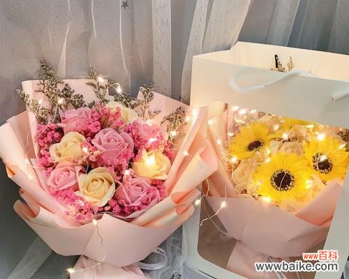 女生排队送男生玫瑰花有何深意?