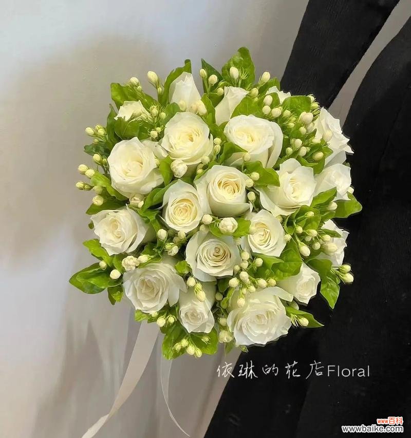 白玫瑰和栀子花组合的寓意有何特别之处？