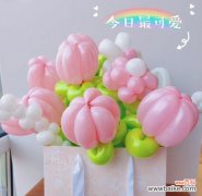 粉色气球在花篮中的含义是什么？