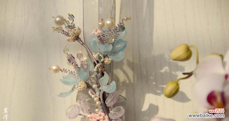 荷花发卡的寓意是什么？它通常用来象征什么？