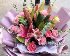 十一朵爱莎加两朵百合的花语是什么？这种组合传达了什么信息？