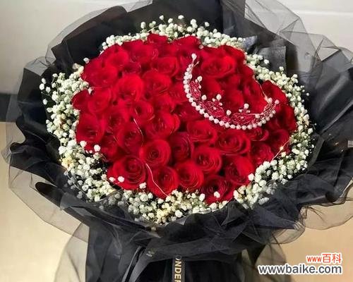 题解十一朵粉玫瑰代表的爱情语言，让你更懂得这份浪漫 十一朵粉玫瑰花语的深刻含义