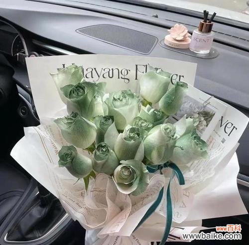 再次送出30朵玫瑰花有何深层含义？它在关系中扮演什么角色？