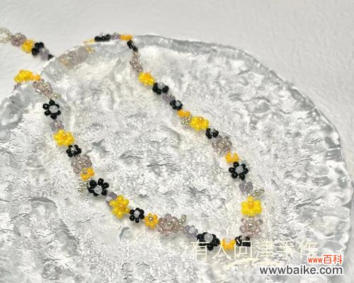 小花项链图案通常代表什么？