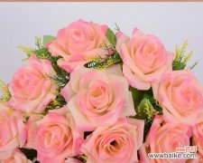 新娘盘头插玫瑰花有何深意？