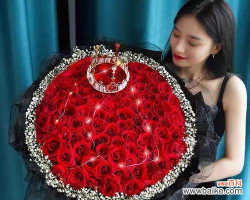 新娘盘头插玫瑰花有何深意?