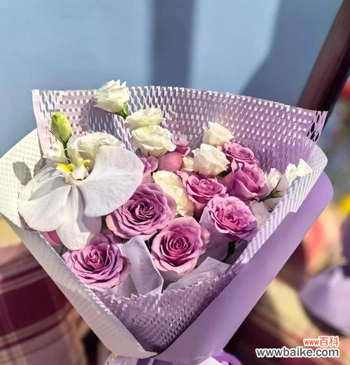 背影花束通常表达哪些情感？