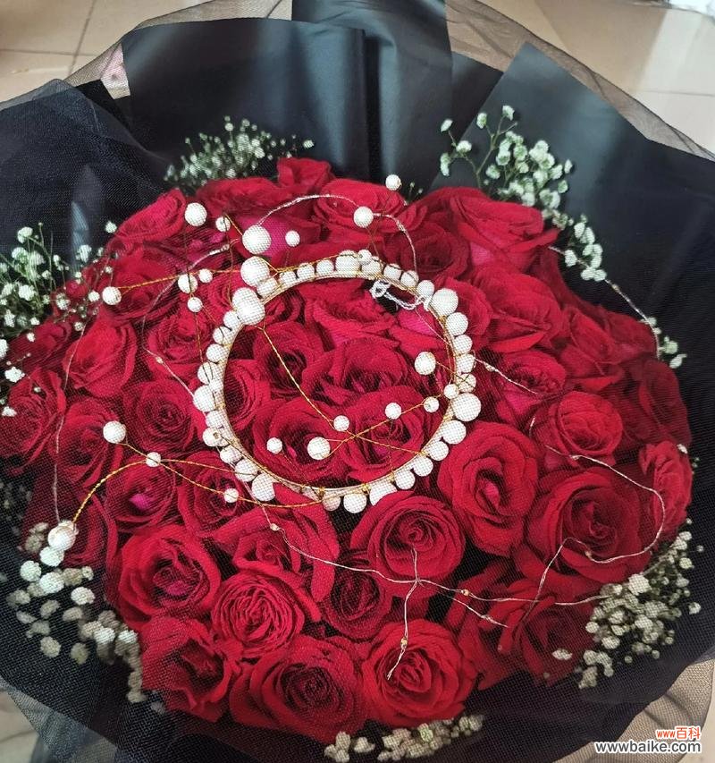 男友送超大束玫瑰花的含义是什么？超大束玫瑰花的花语是什么？