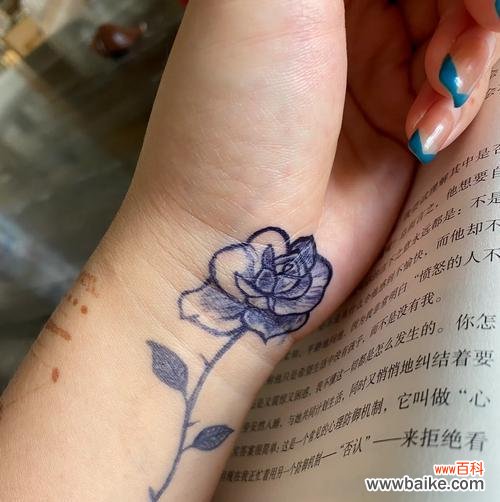 手上刻玫瑰花的含义是什么?纹身玫瑰花的意义是什么?