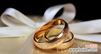 金戒指情侣玫瑰花寓意什么？它象征着怎样的爱情？