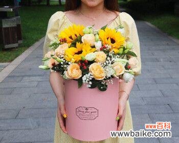 花语中的爱与祝福 三十三朵玫瑰的深意