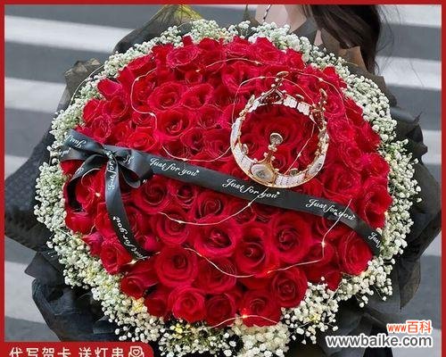 情侣拿大玫瑰花代表什么？大玫瑰花在情侣中的含义是什么？