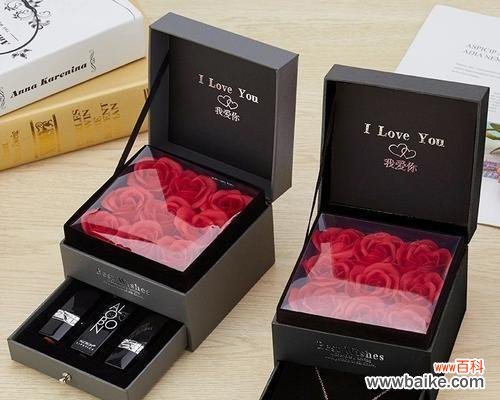 三朵玫瑰花项链的含义是什么?