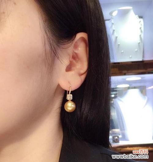 珍珠耳环的花语与寓意有何特别？