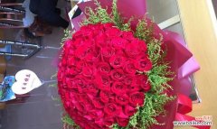 揭开十二朵玫瑰背后的秘密，了解每朵玫瑰所代表的含义 十二朵玫瑰的花语与象征意义