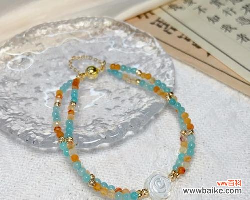 送手链附玫瑰花有何特殊含义?