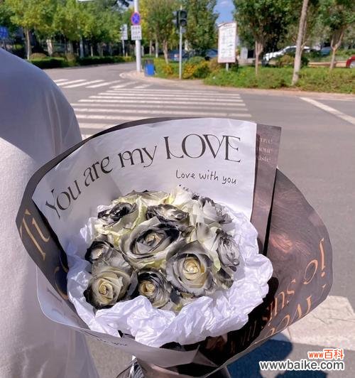 三朵玫瑰花送给男友有何寓意？男友收到三朵玫瑰花的含义是什么？