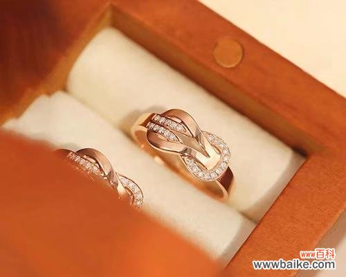 流行的玫瑰花戒指有何寓意?选购时应注意什么?