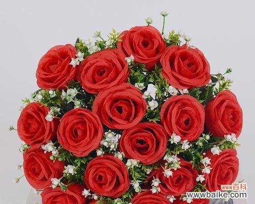 鲜花之语,传递爱的情感 三朵玫瑰花的意义与传承