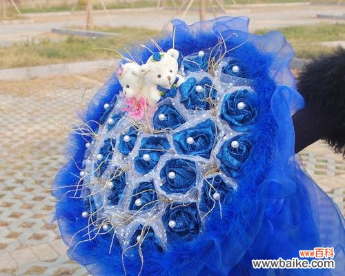 金玫瑰花语手链代表什么？手链的寓意有哪些？