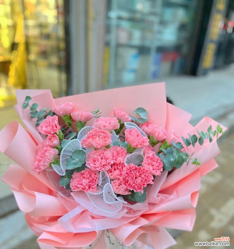 送生产的妈妈的花语有何特殊含义？选择什么样的花束最合适？