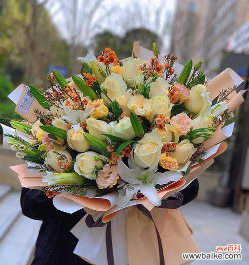 花语神奇的力量和香槟洋桔梗的浪漫韵味 香槟洋桔梗花语搭配之美——用花语传递深情