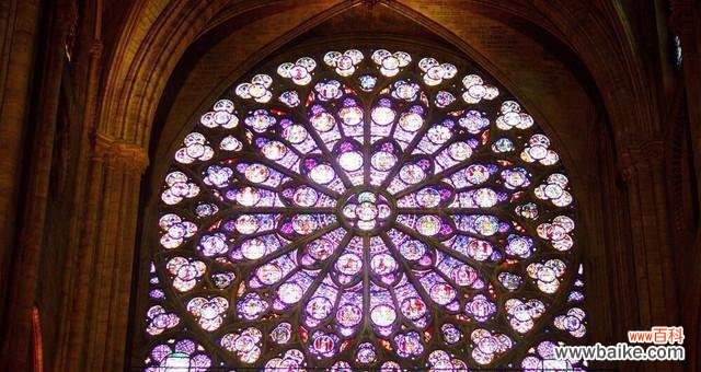 玫瑰花窗的寓意是什么？它在建筑中代表什么？