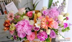 送女生花篮花语是什么寓意？花篮中的花束如何表达情感？