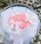 33朵白色玫瑰花的花语是什么？