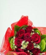 玫瑰大红色有什么花语？它在爱情中的象征意义是什么？