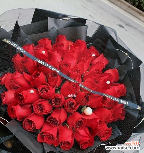52朵红玫瑰传递了哪些花语？