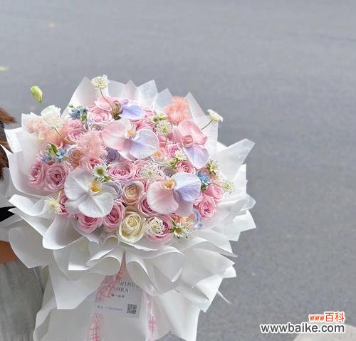 混搭花束秋季小花束的花语是什么？秋季小花束的花语有何特别之处？