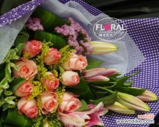 百合花配玫瑰花，浪漫与纯洁的婚姻誓言 百合与玫瑰的绝美交织