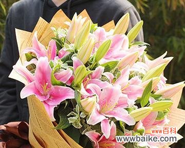 结婚用的花束花语有哪些推荐？它们各自代表了什么？