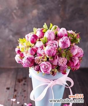 大束玫瑰花在婚礼中的意义是什么?