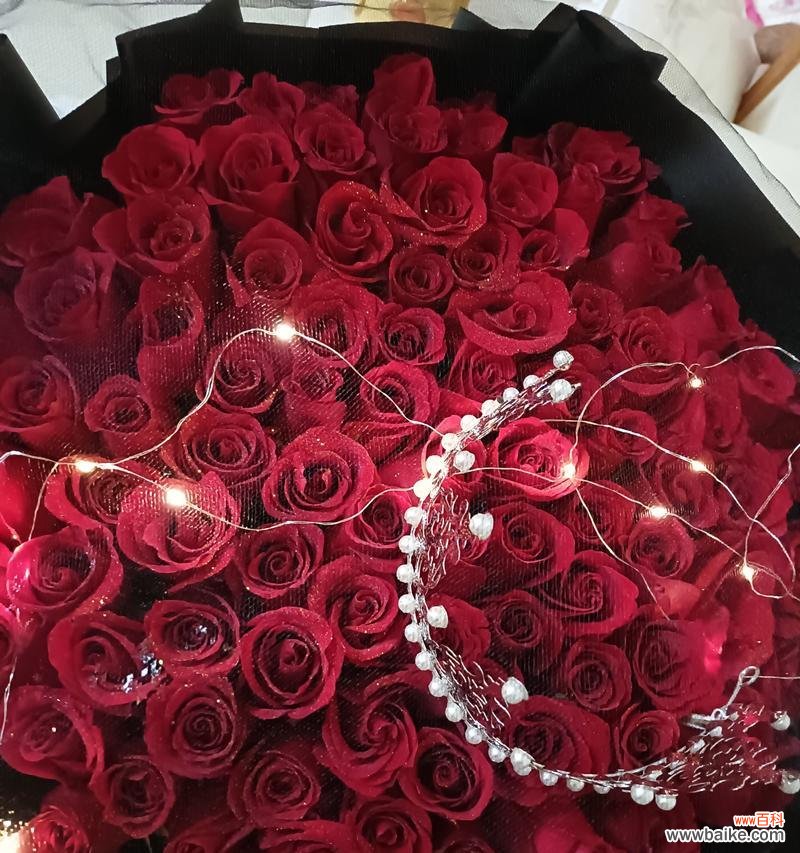 送老婆花束玫瑰花的寓意是什么？