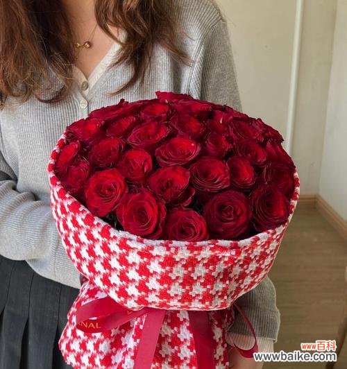 三支玫瑰花有何特别含义?三支玫瑰花束的寓意是什么?