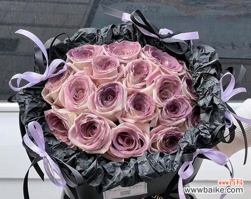 乌梅子酱和玫瑰花搭配代表什么？这种搭配有何特殊含义？