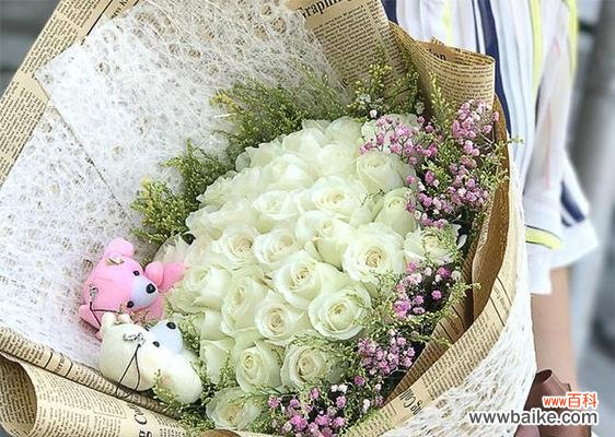 白色裙子的浪漫花语是什么?它传达了哪些情感?