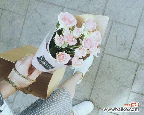 女头像背后有玫瑰花代表什么意义？