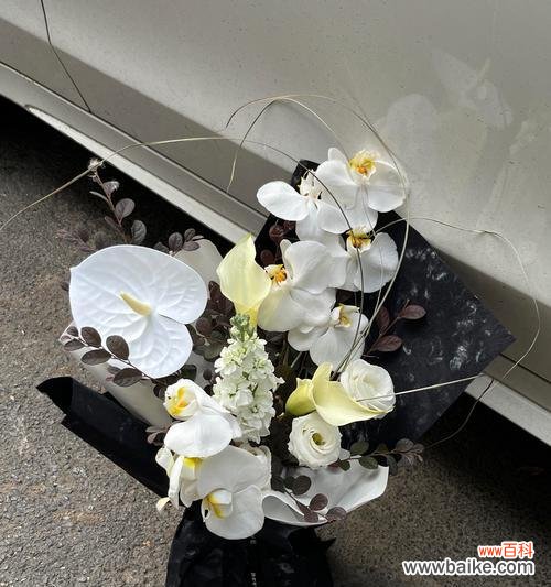 小花瓶花束通常用什么花？花语有何寓意？