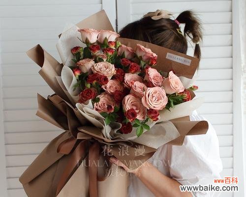 女朋友提到花语时该如何回应？