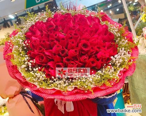 100朵玫瑰花象征的爱情含义是什么？