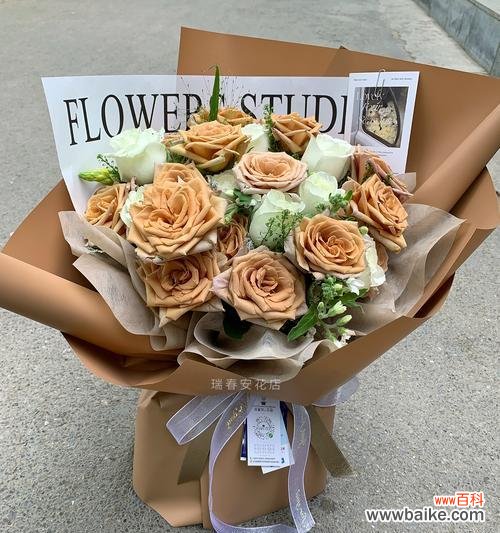 送半开的玫瑰花的寓意是什么?半开玫瑰传递了怎样的情感?